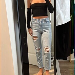 Light wash American eagle stretch mom jeans